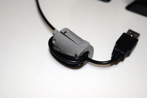 USB電源へフェライトコアノイズフィルター