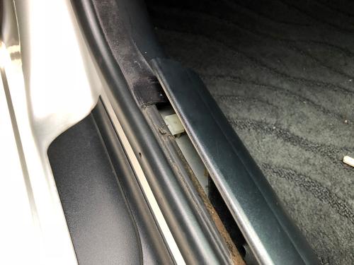 BMW E46 エントランスカバーの破損