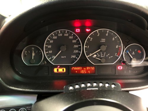 現在の走行距離は256,683km