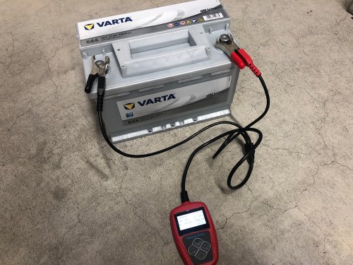 購入したVARTAバッテリーをバッテリーチェッカーで確認