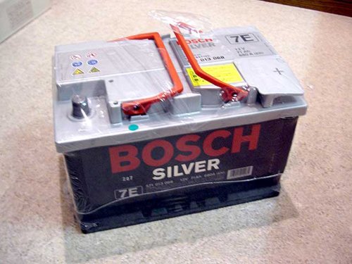 2002年12月6日にオートバックスで購入したBOSCHシルバーバッテリー１