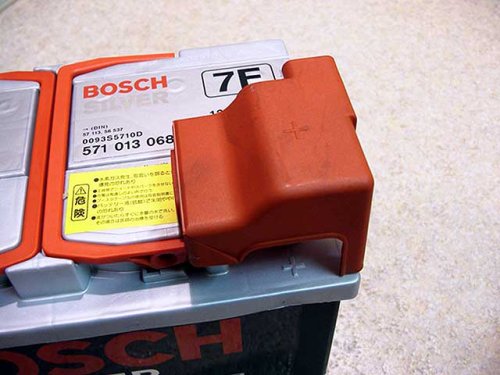 2002年12月6日にオートバックスで購入したBOSCHシルバーバッテリー３