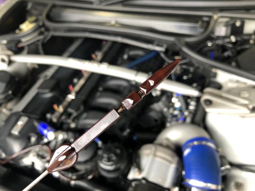 オイルゲージ中間までオイルが入っているのを確認