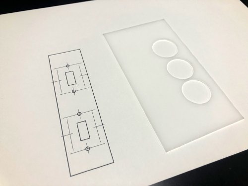 イラストレーターで作成したUSBソケットを加工する図面