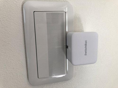 スイッチボットを取り付けた状態