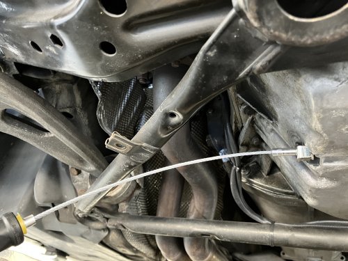ドレンプラグリムーバーでボルトを回している最中