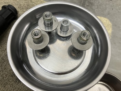 取り外した内側4個のナット