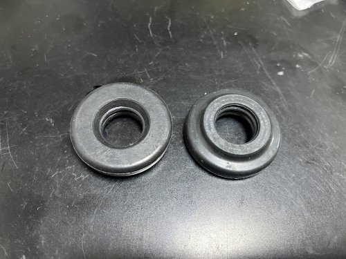 グロメットにはメーカー名の記載はなし