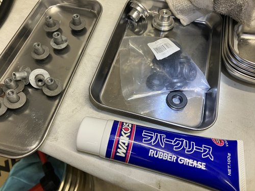 ワコーズさんのラバーグリースを使用