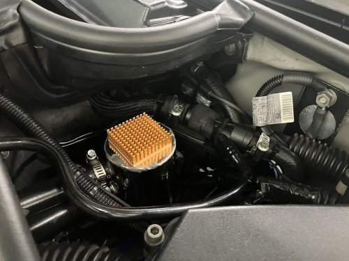 オイルセパレーターにアルミヒートシンクを貼る