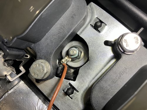 エンジン手前から2番目のボルトの状態