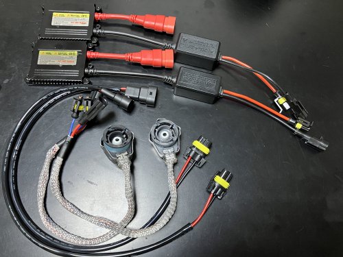 バラスト（イグナイター付き）とバラスト電源延長コード、D2/D4用HIDバルブソケット