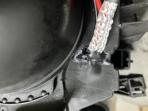 LED電源ラインとHIDカップラーケーブル