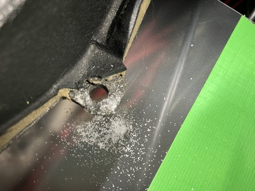 瞬間接着剤＋重曹で破損部分を修理