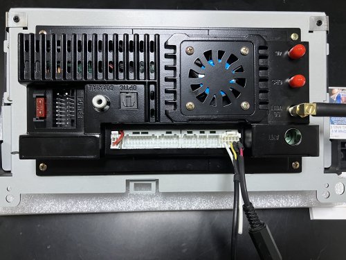 アンドロイドナビ本体に必要なWifiアンテナやバックカメラ配線