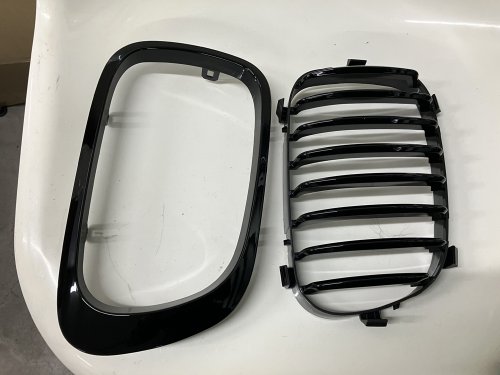 新しいキドニーグリルを分解