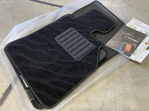 フロアマットブラックウェーブ
