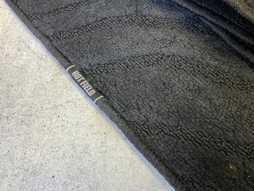 古いフロアマットのラベル位置