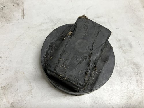 変形してしまったパッドアダプター
