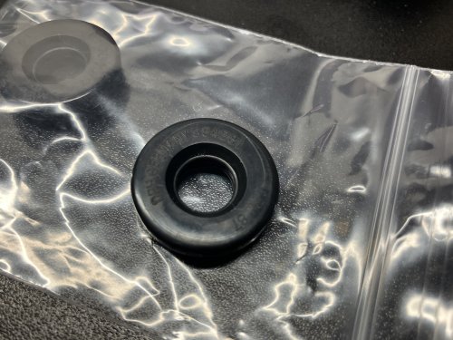 アルミエンジンヘッドカバー取り付け時に使用していたグロメット