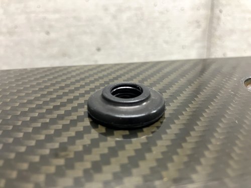 取り外したグロメットの状態を確認