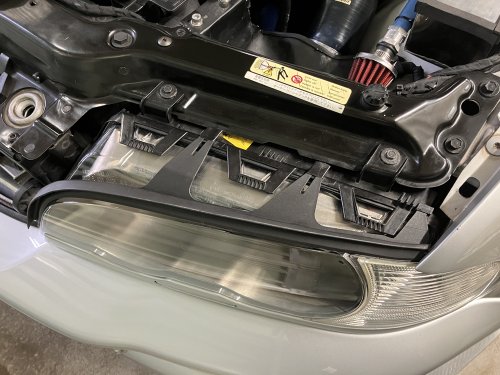ガスケットを交換してライトユニットを元に戻した
