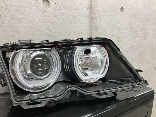 右側のライトユニットは取り外した状態でガスケット交換作業開始