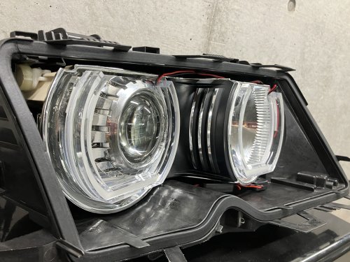 フロント右側ライトのガスケットを交換