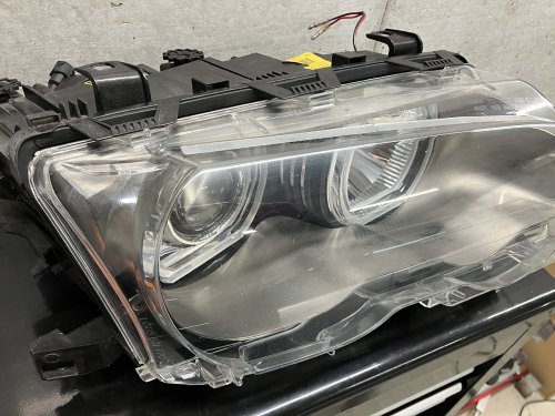 透明のライトカバーの位置合わせした状態