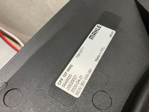 PULL式ファンのシュラウド部分にはMAHLEのロゴ