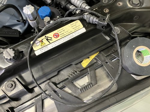 アセテートテープを巻いて配線を保護