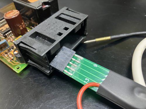 EWS3のコネクターにピン番号を合わせてハーネスを接続