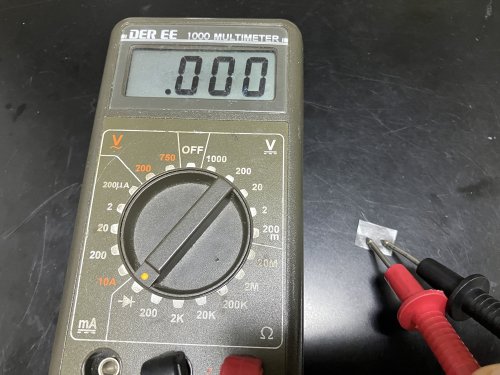 寺岡製作所 導電性アルミ箔粘着テープは通電している