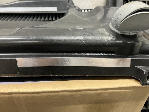 寺岡製作所 導電性アルミ箔粘着テープを貼る