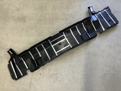 トランク内部内張りにアルミテープを貼る
