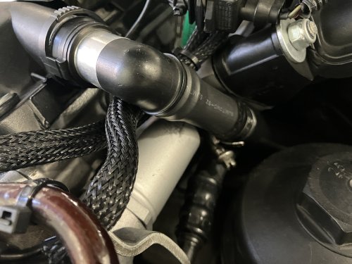 タペットカバーのブローバイホース部分