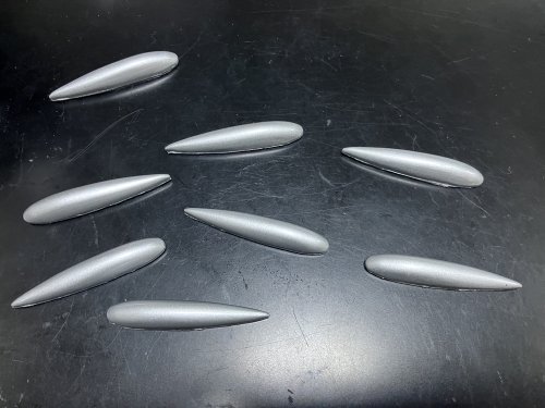 ボルテックスジェネレーターにアクリルフォーム両面テープを貼った