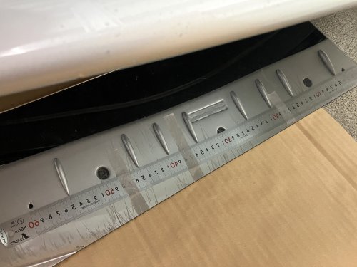 フロントアンダースポイラーに貼ったボルテックスジェネレーター