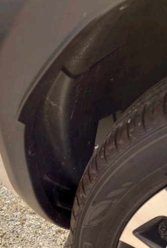 トヨタヤリスクロスのホイールハウス内部のボルテックスジェネレーター