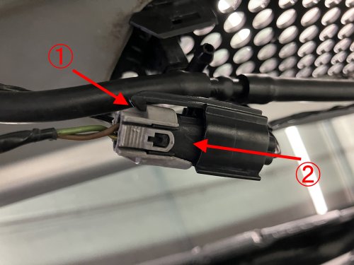 ウィンドウォッシャー噴射口のハーネスとクリップの脱着方法