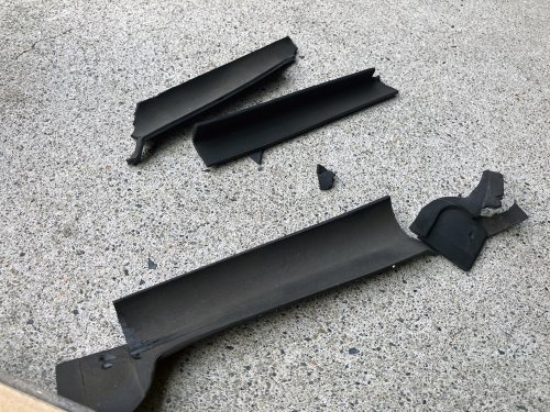破損したゴムパッキン部分