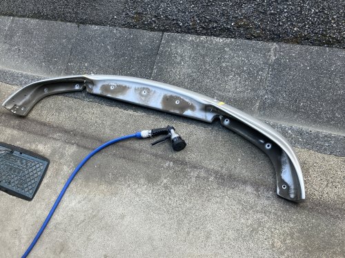 フロントスポイラー内部は泥だらけ