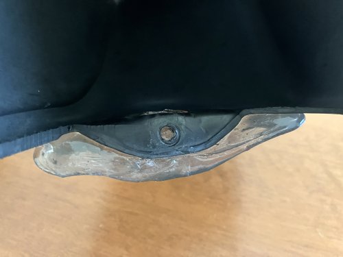 型取り君で右側のダクトの耳部分の型取り中
