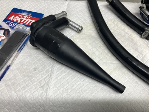 ロックタイトの漏れ止めテープをアルミテープの上に貼ってみた