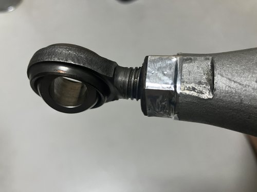 iDing Powr製ストラットタワーのピロボール部分