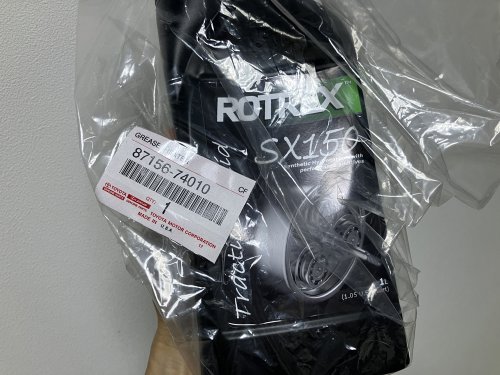 モノタロウさんで購入した「87156-74010」Rotrexトラクションフルード（オイル）