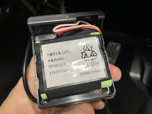 車に戻ってカーモニ500のバッテリーを装備