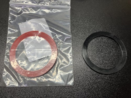 IMG_4338.jpg オイルフィラーキャップのゴムパッキンの比較