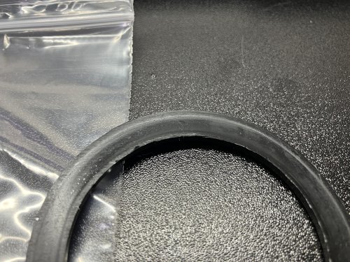 IMG_4352.jpg 轍が出来て痩せた状態のゴムパッキン