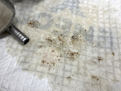 オイルセパレーターをパーツクリーナーで洗浄